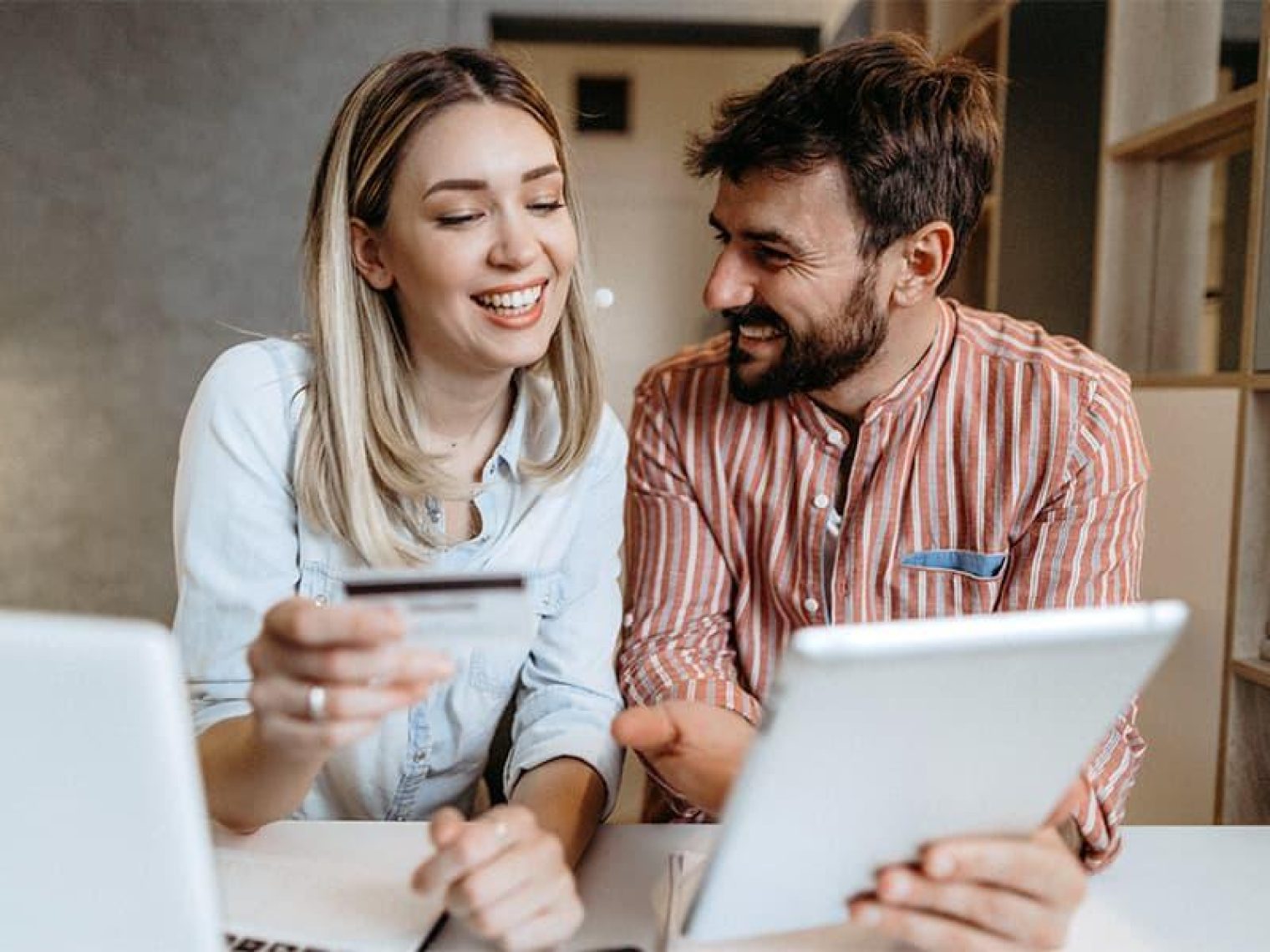 A couple at the table looking at their finances.